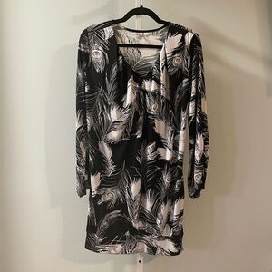 Black & White Feather Print V-Neck Long Sleeve Dress
